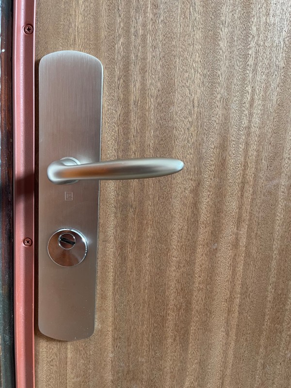 pose de porte blindée avec serrure 5 point haute sécurité agréer assurances quartier le Mourillon Toulon var