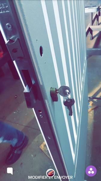 Porte métallique sur mesure  serrure 3 points à toulon