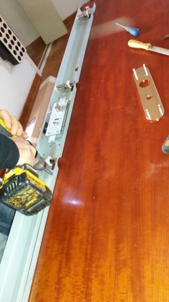 ENTRETIEN DE PORTE D'ENTRÉE DE COPROPRIÉTÉ À Hyères